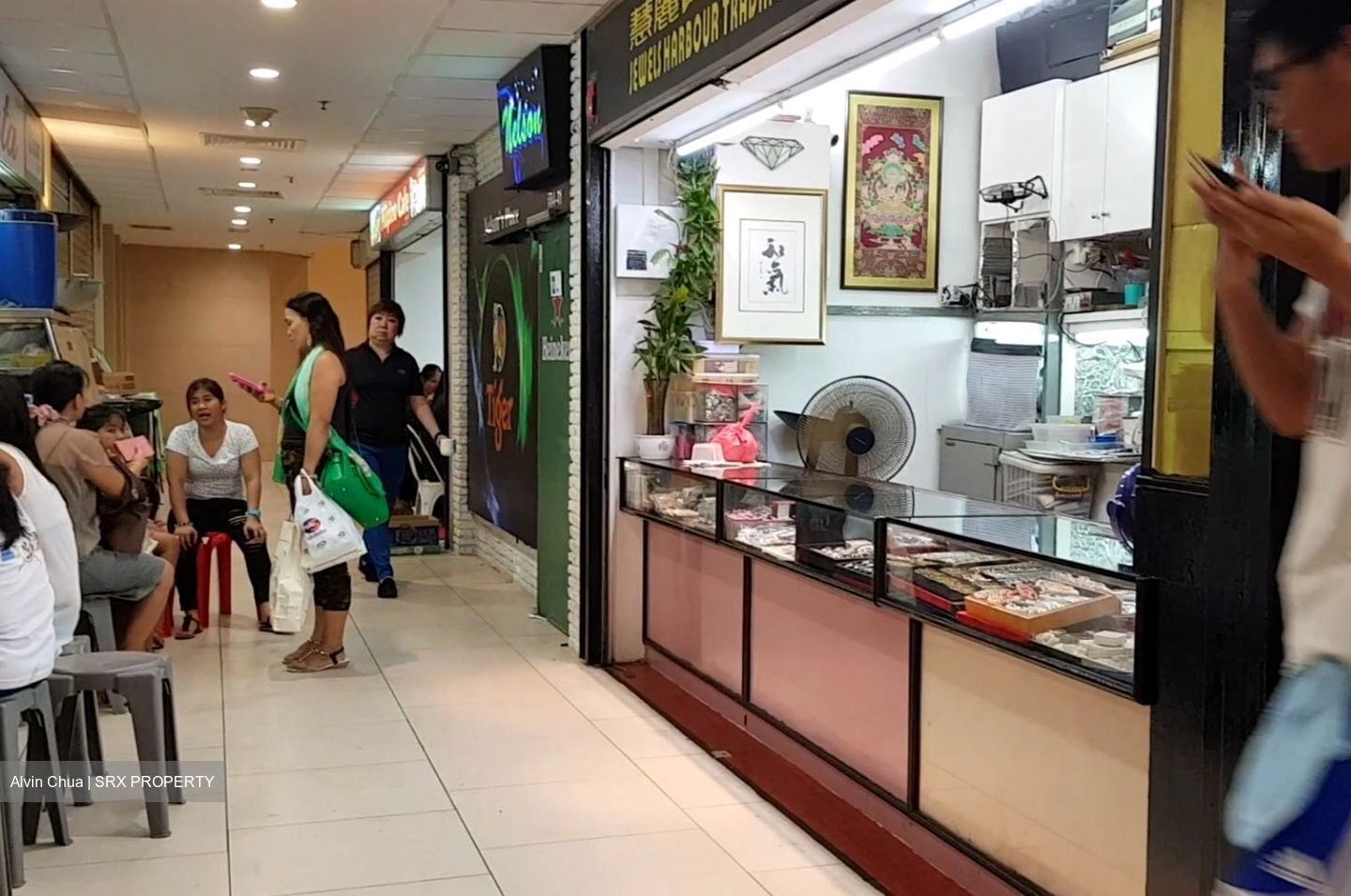 Lucky Plaza (D9), Shop House #628799001